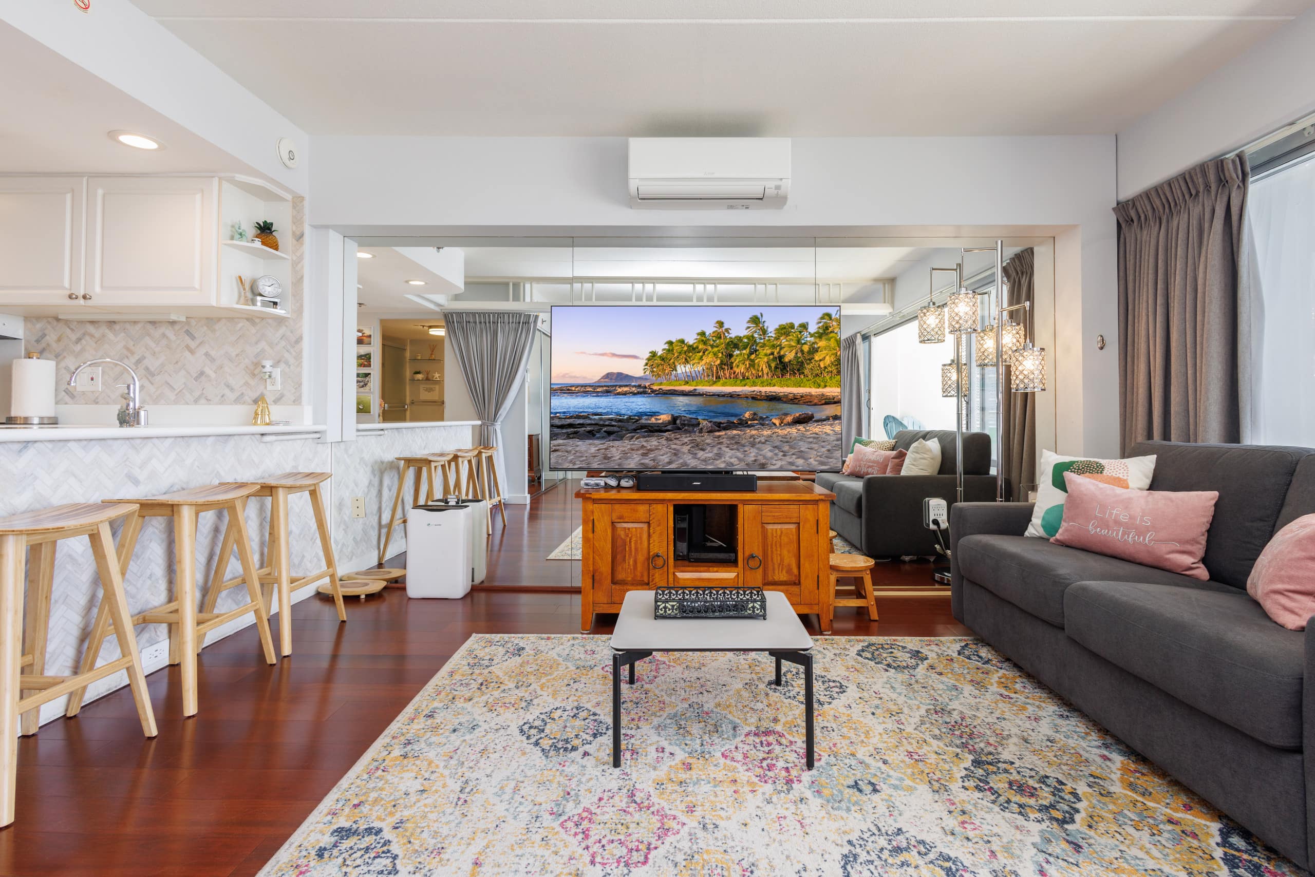 Condo in Honolulu · ★4.96 · 1 bedroom · 2 beds · 1 private bath - Image 3