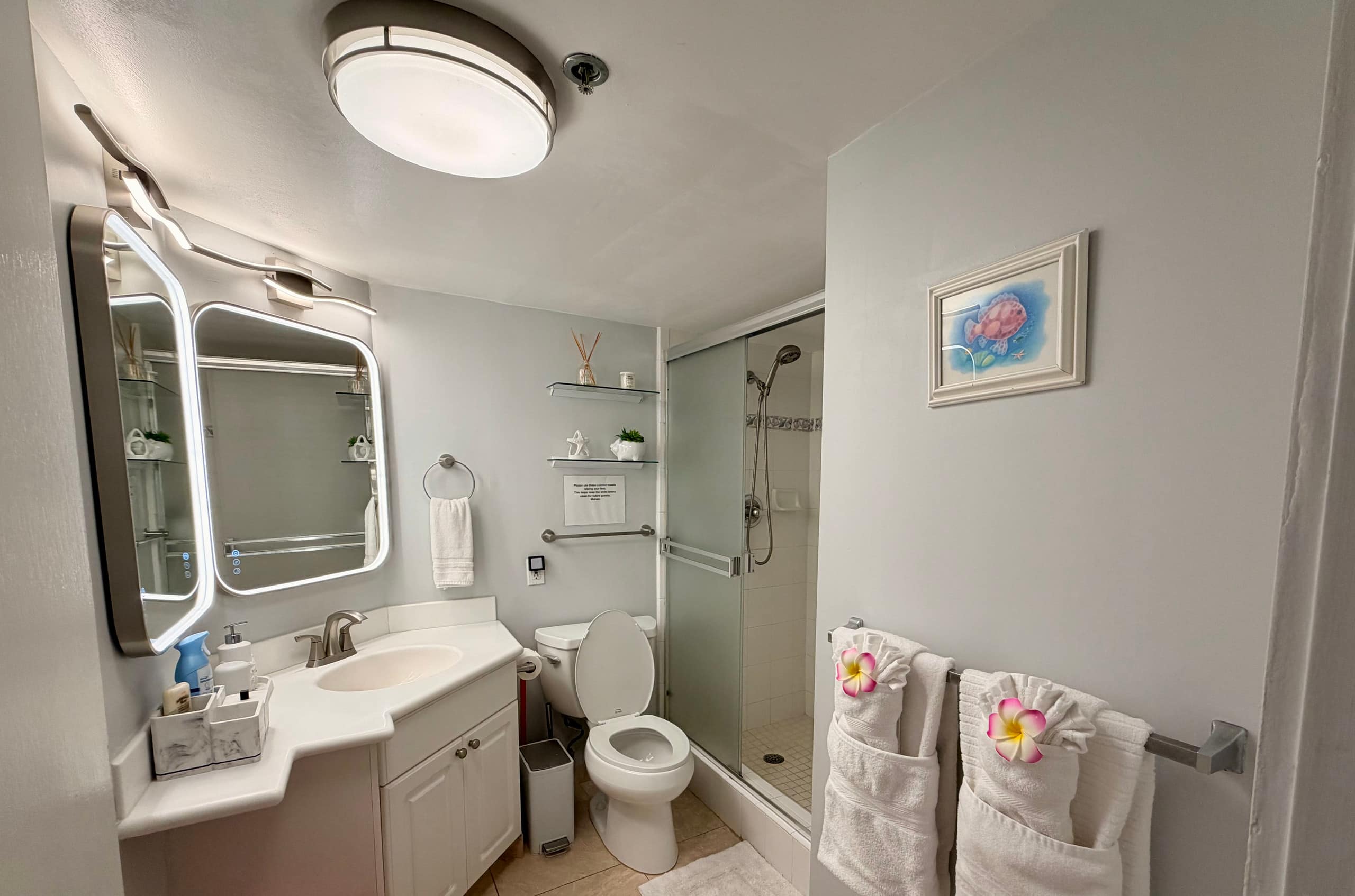 Condo in Honolulu · ★4.96 · 1 bedroom · 2 beds · 1 private bath - Image 15