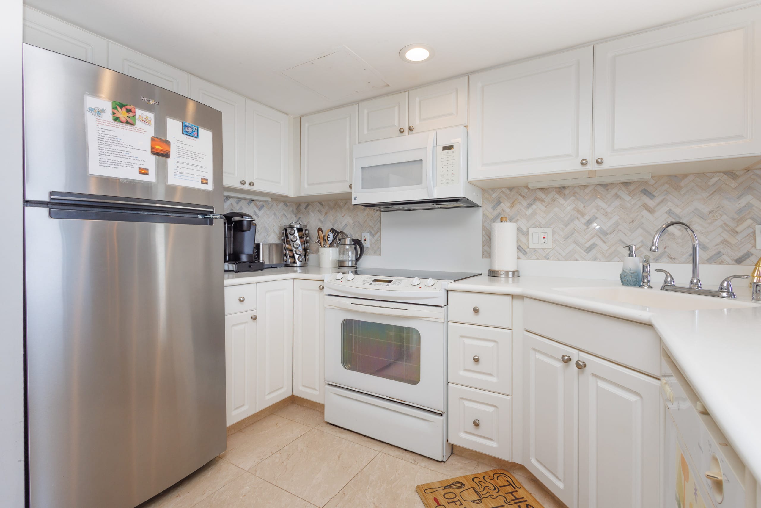 Condo in Honolulu · ★4.96 · 1 bedroom · 2 beds · 1 private bath - Image 8