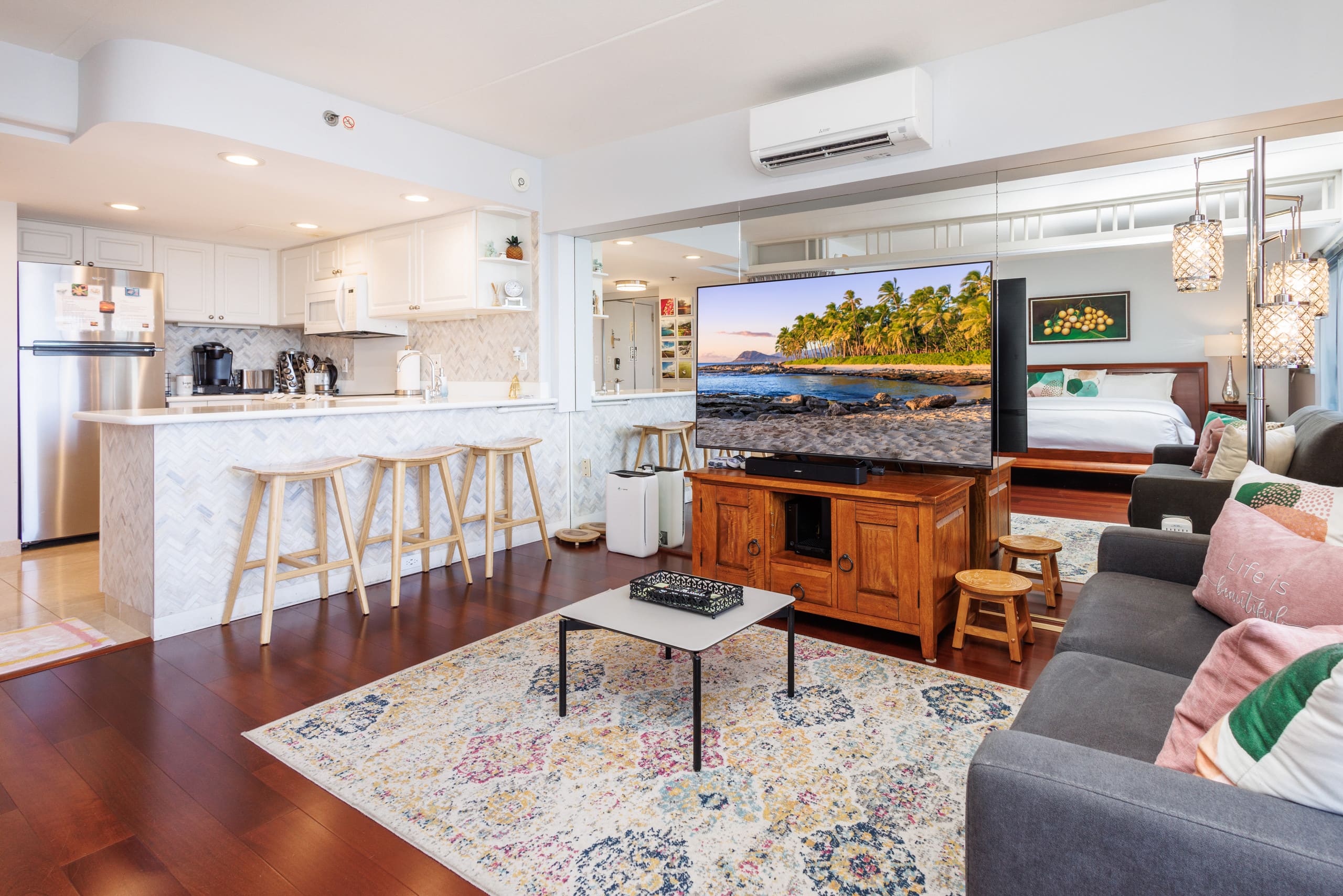 Condo in Honolulu · ★4.96 · 1 bedroom · 2 beds · 1 private bath - Image 4