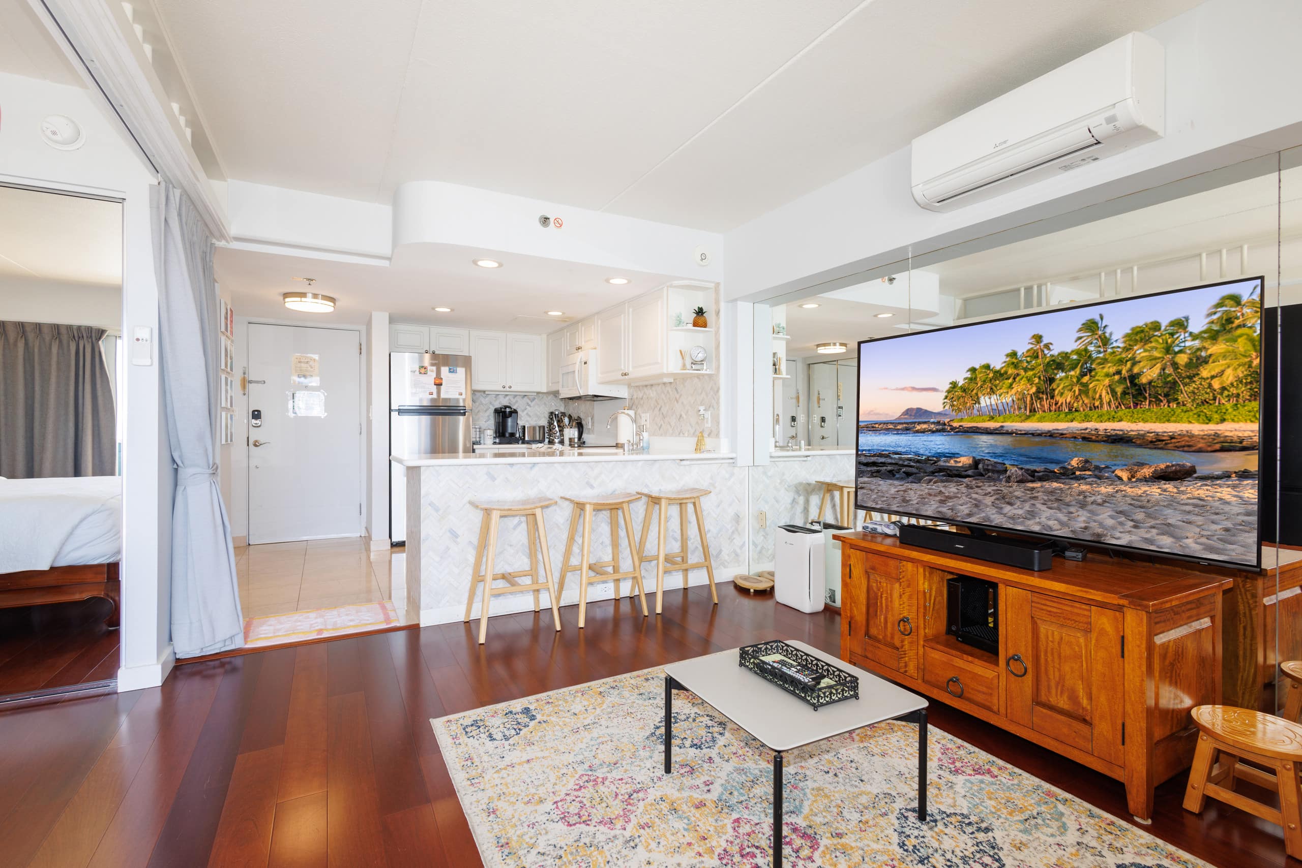 Condo in Honolulu · ★4.96 · 1 bedroom · 2 beds · 1 private bath - Image 25