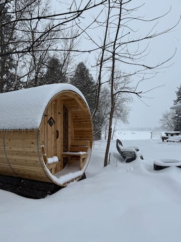 Lake Home, Hot Tub, Sauna, Boat, Private Chef