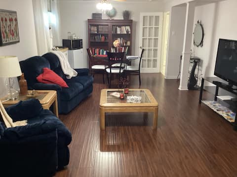 Popular Airbnb listing: Trendy basement- 10 mins to downtown Ottawa in Gatineau