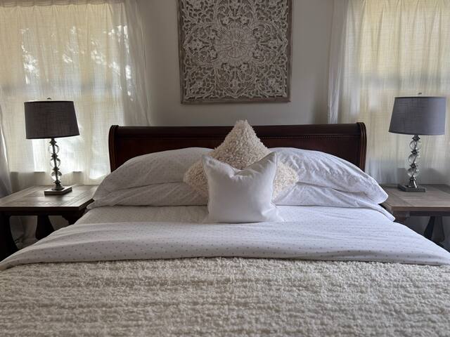 Peaceful getaway/8 min to Universal/free parking