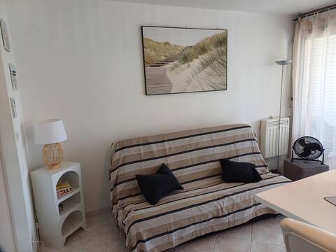 Top performing Airbnb: Studio for 2 adults and 2 children • terrace with pool view in La Grande Motte