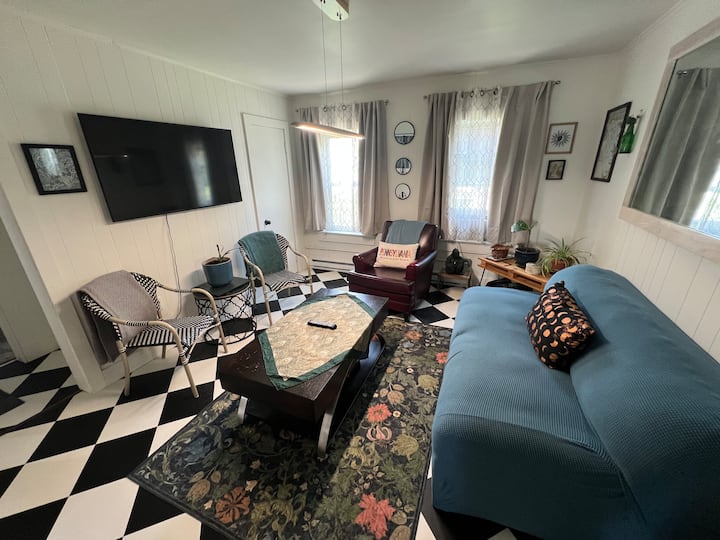 Stylish Upstairs Apartment In East Stroudsburg Pa! - Stroudsburg, PA
