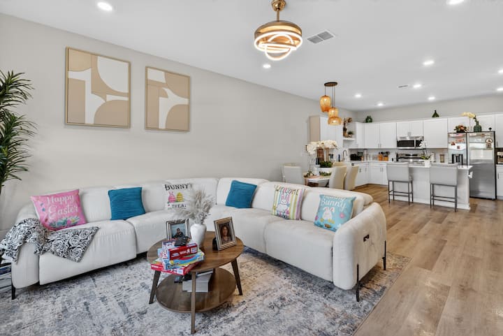 Modern Luxury Townhome Near Lake Nona & Orlando - Lake Mary Jane, FL