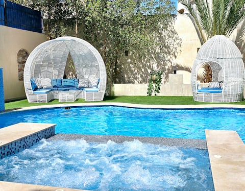 Royal Blue Luxury Villa private pool & playground