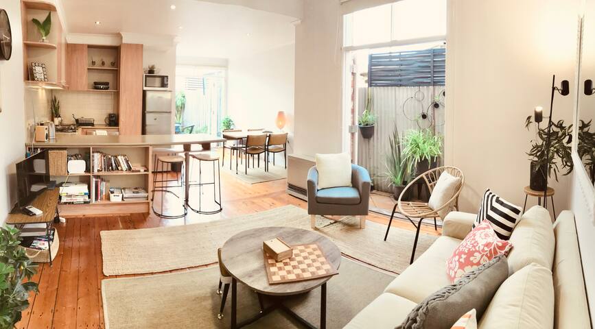 Light-filled House & Gdns•1xKB 1xQB•CarPk•AmzgLoc