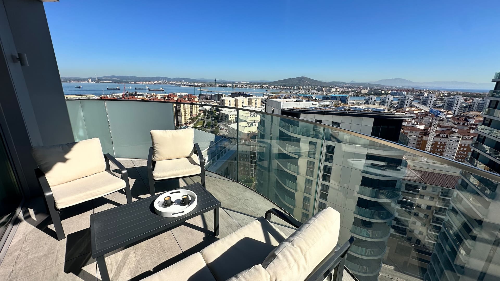 Beautiful Luxury Highrise Apartment