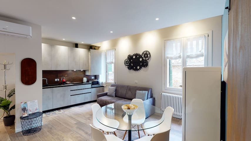 Cà Magno Luxury Design -Canal View with sauna gallery image 2