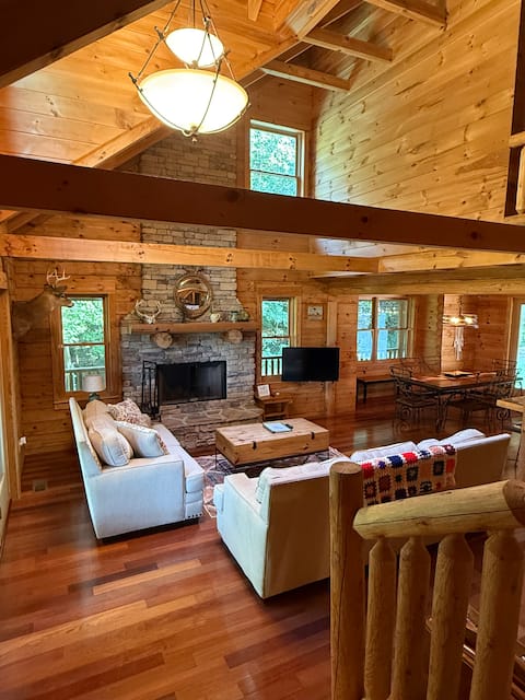 Spencer Mountain Cozy Cabin 
5BR - Sleeps 15