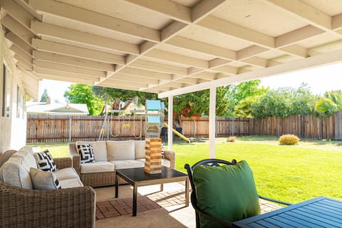 King Bed/5 Queen Beds/Arcade/Nice Huge Yard