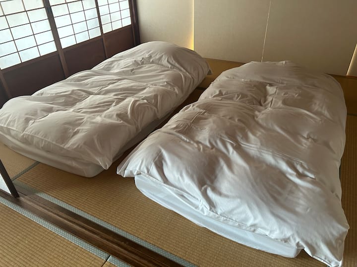 ฟูกนอนและฟูกนอนสำหรับ 4 คน