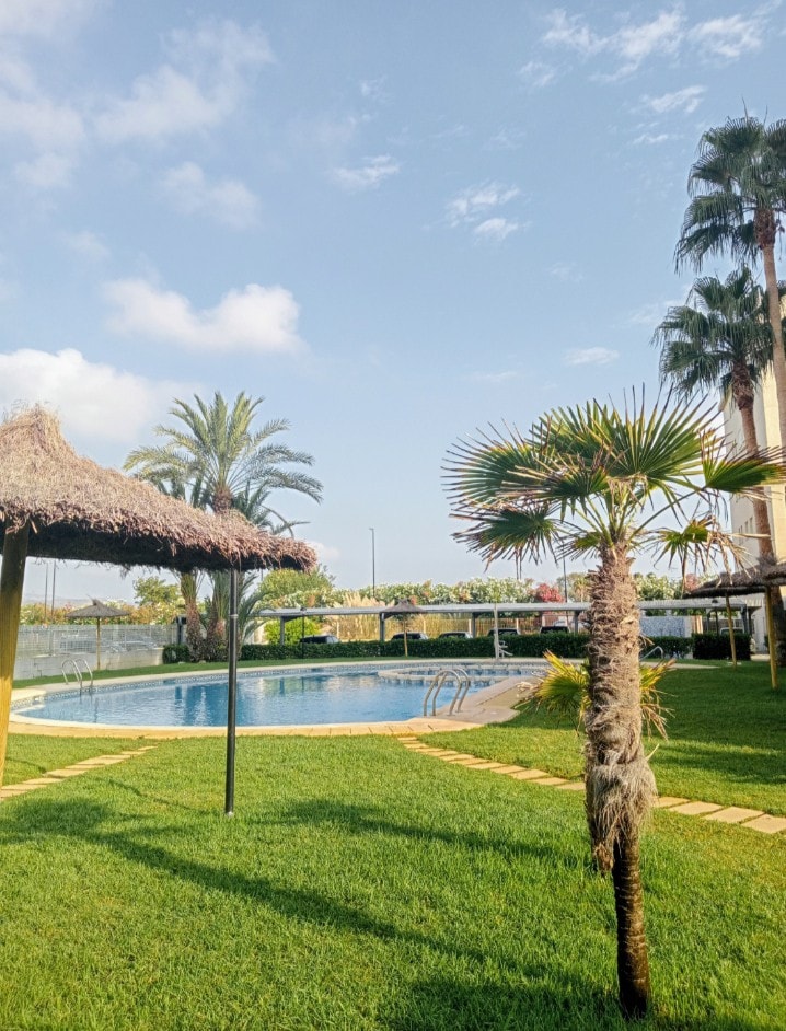 Airbnb performant: Apartment with a swimming pool and ocean views 200 meters away à Daimús