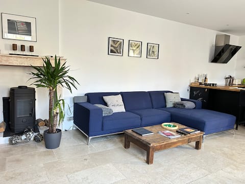 Successful Airbnb property: Domaine Paulette, White House in Côte D'or