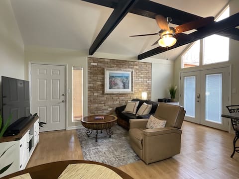 2BR 2BA Sparkling Clean Villa w/ Long Term Stays