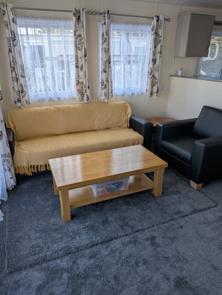 V6 Caravan With A Veranda - Hayling Island