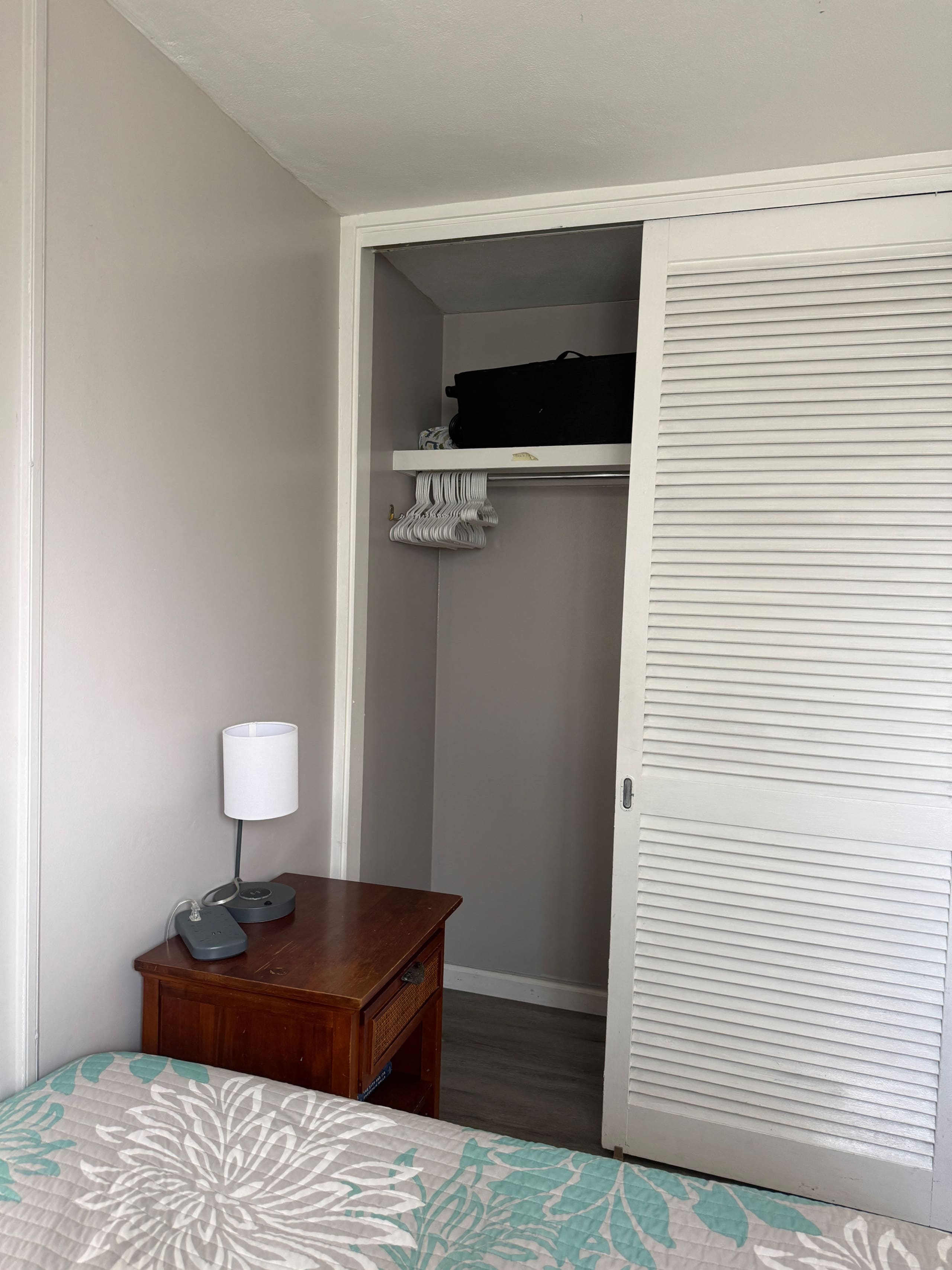 Condo in Honolulu · ★4.79 · 2 bedrooms · 4 beds · 1 private bath - Image 6