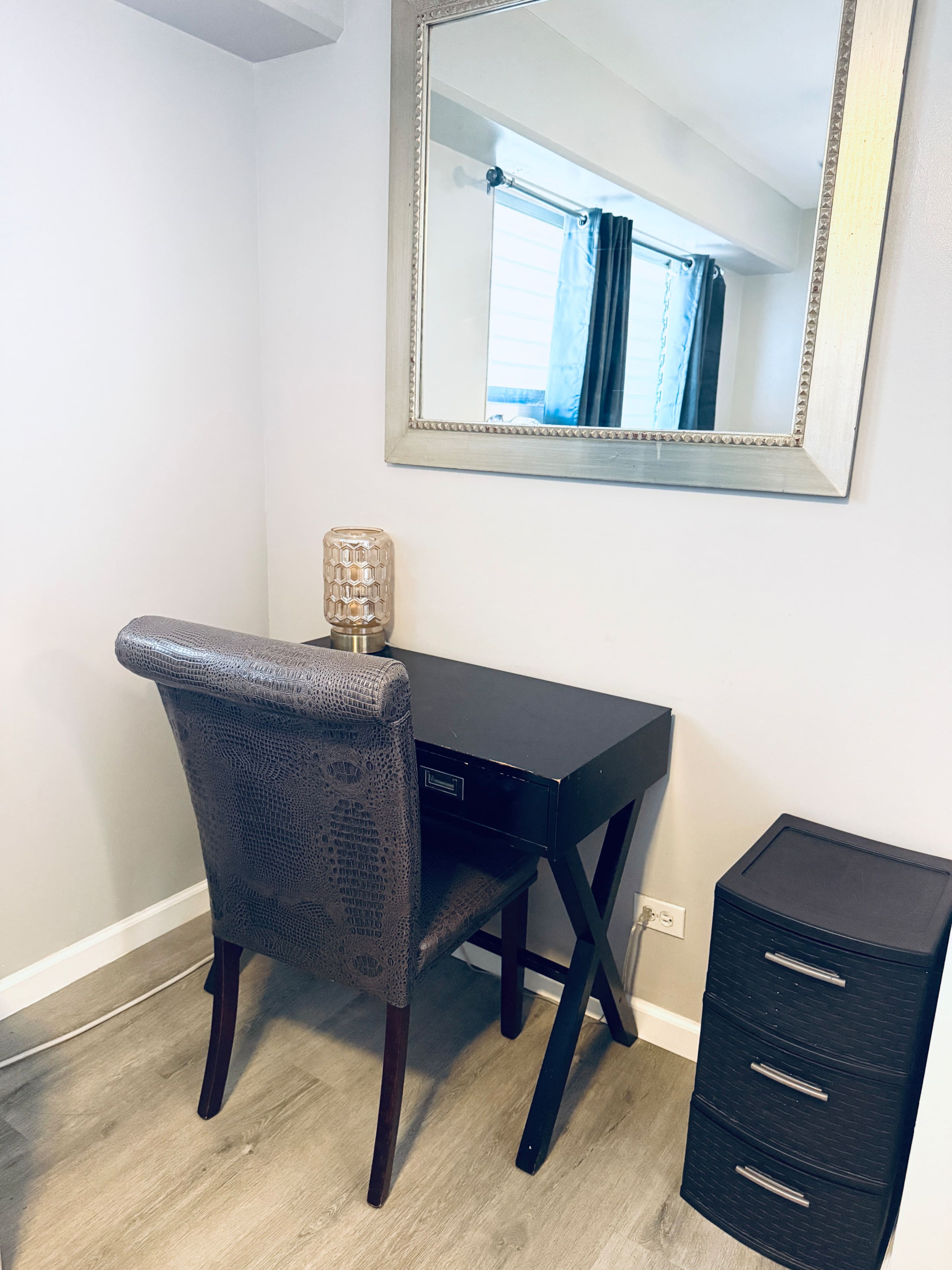 Condo in Honolulu · ★4.79 · 2 bedrooms · 4 beds · 1 private bath - Image 7