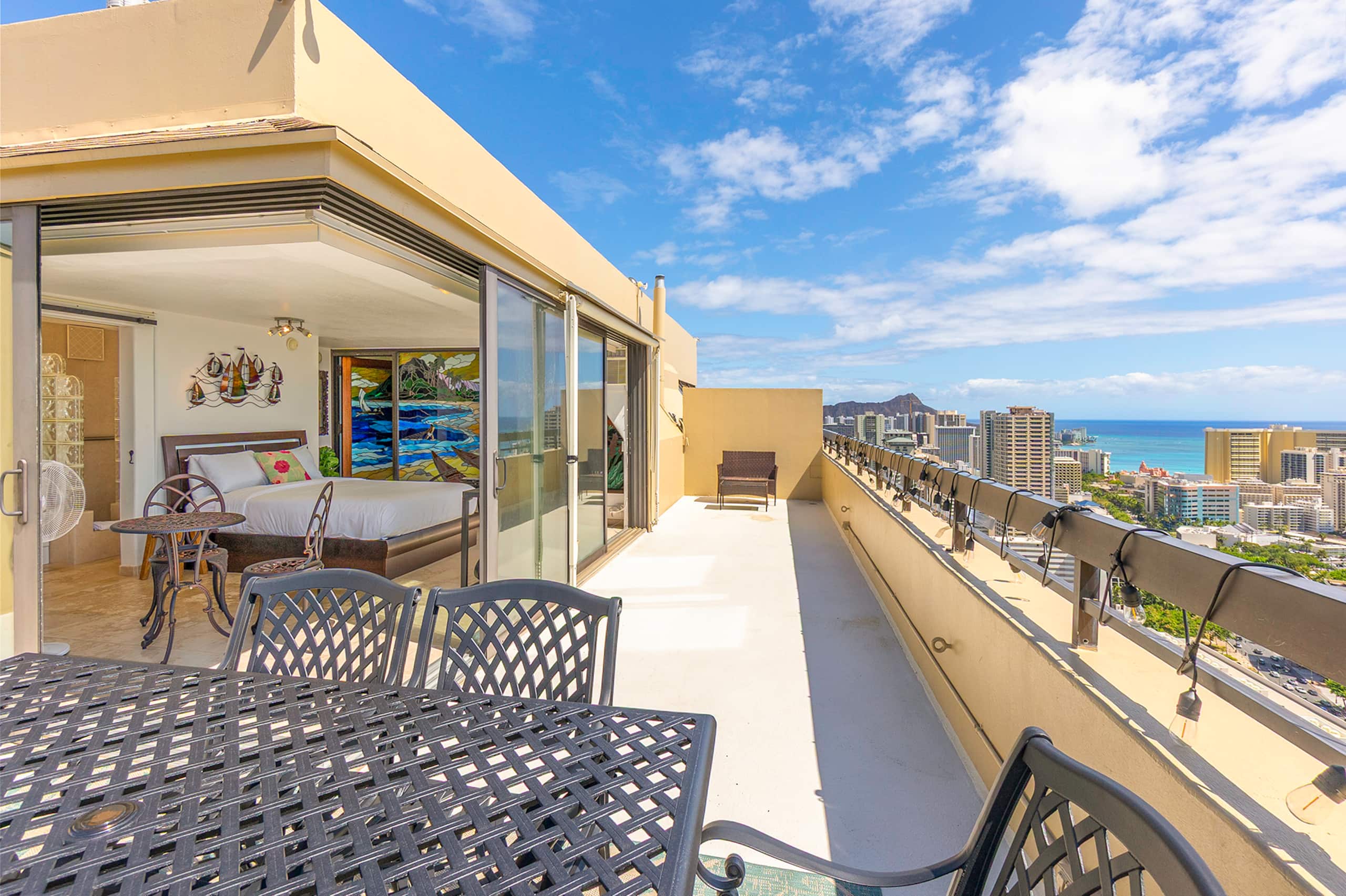 Condo in Honolulu · ★4.56 · 3 bedrooms · 3 beds · 2.5 private baths - Image 25
