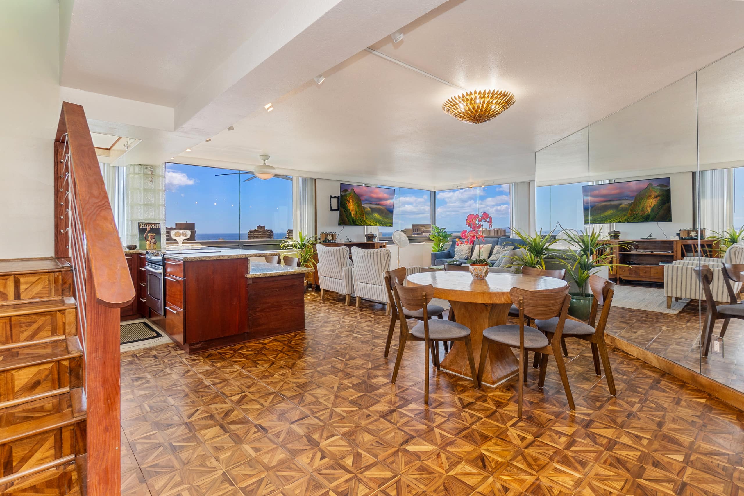 Condo in Honolulu · ★4.56 · 3 bedrooms · 3 beds · 2.5 private baths - Image 12