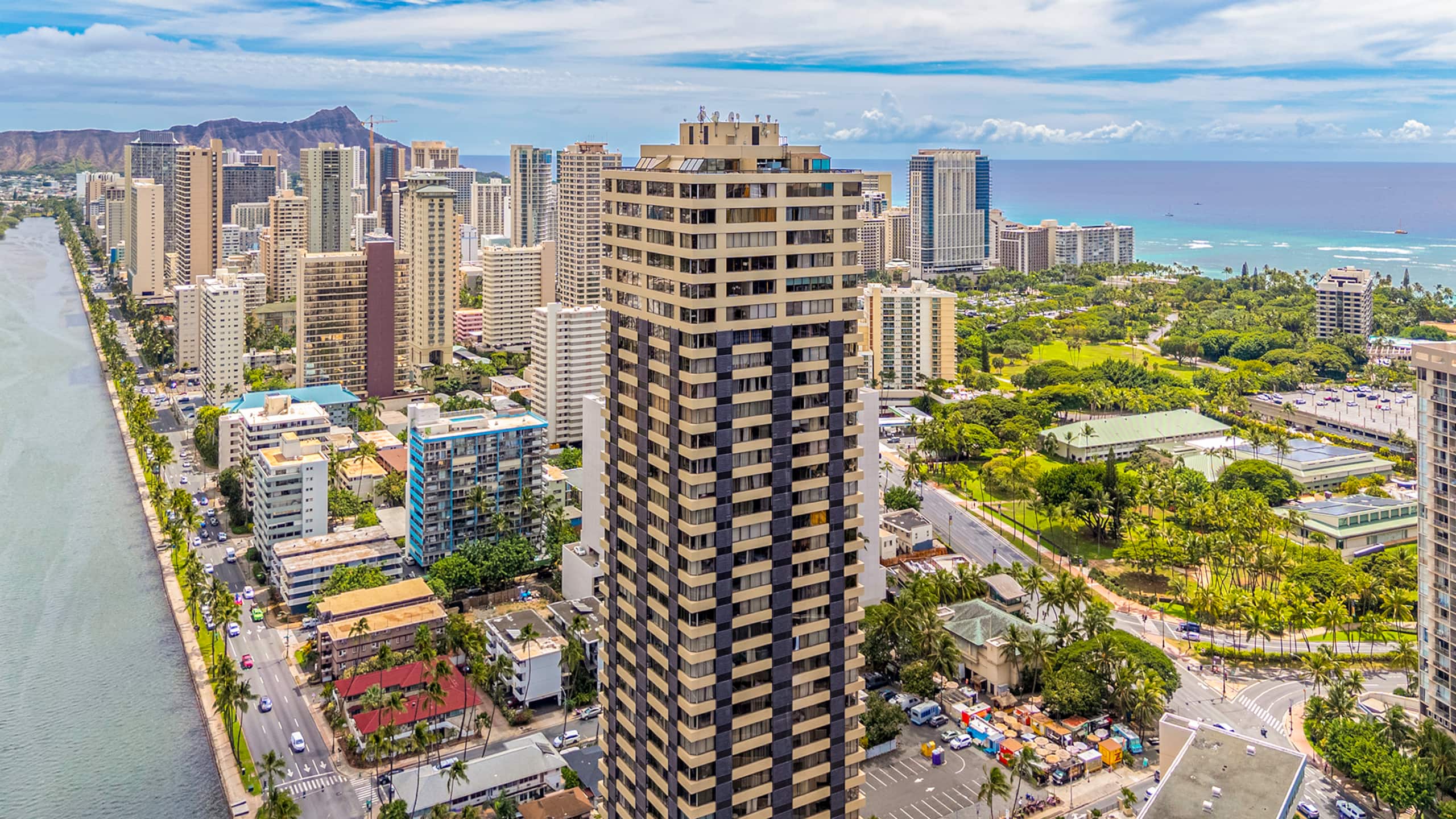 Condo in Honolulu · ★4.56 · 3 bedrooms · 3 beds · 2.5 private baths - Image 51