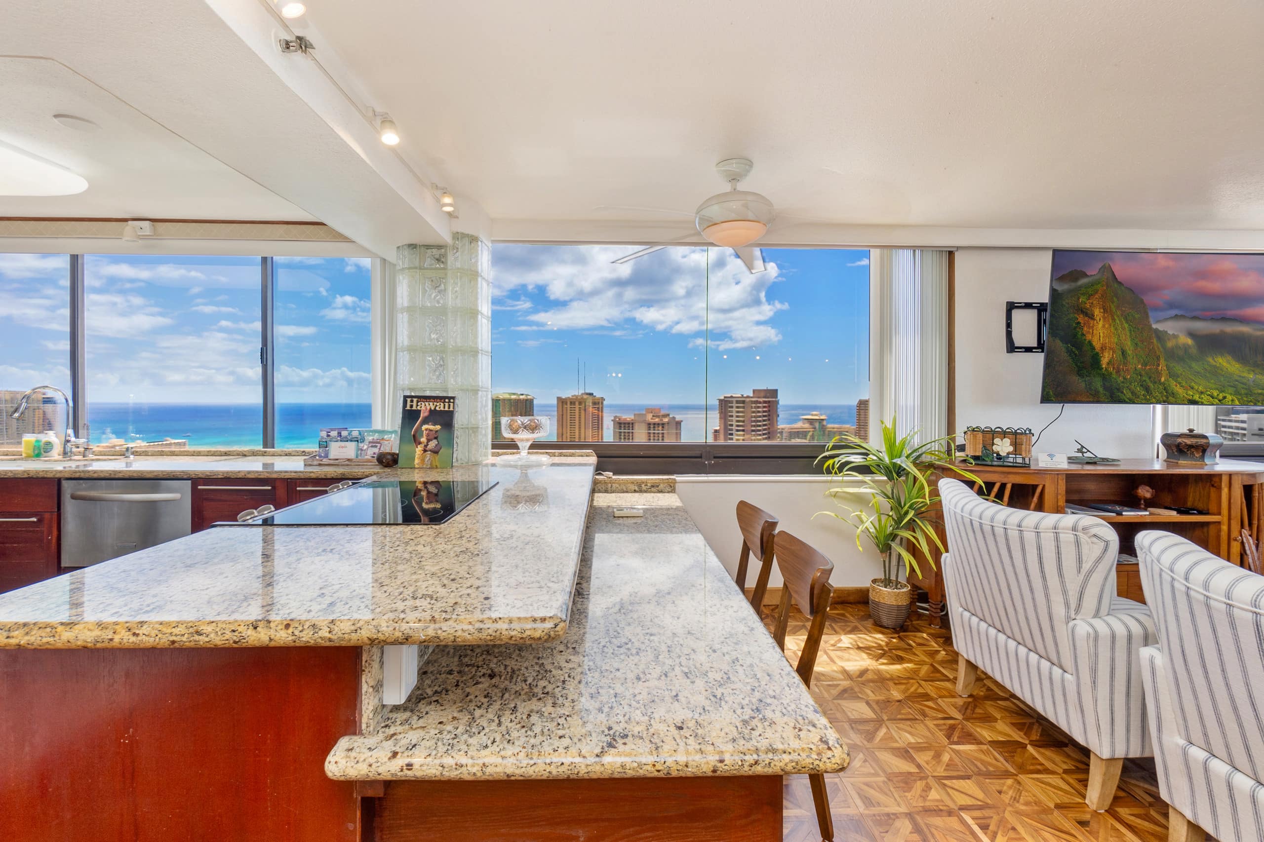 Condo in Honolulu · ★4.56 · 3 bedrooms · 3 beds · 2.5 private baths - Image 7