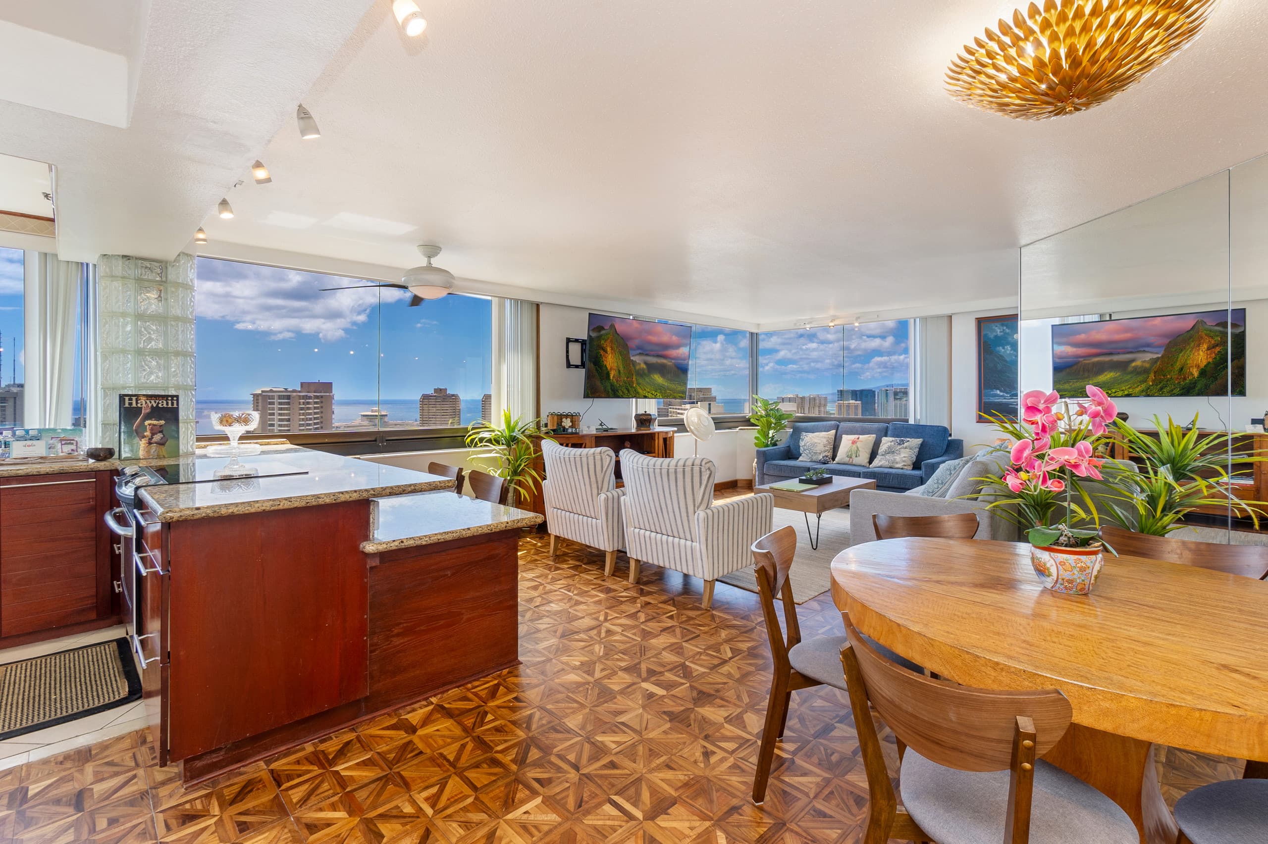 Condo in Honolulu · ★4.56 · 3 bedrooms · 3 beds · 2.5 private baths - Image 13