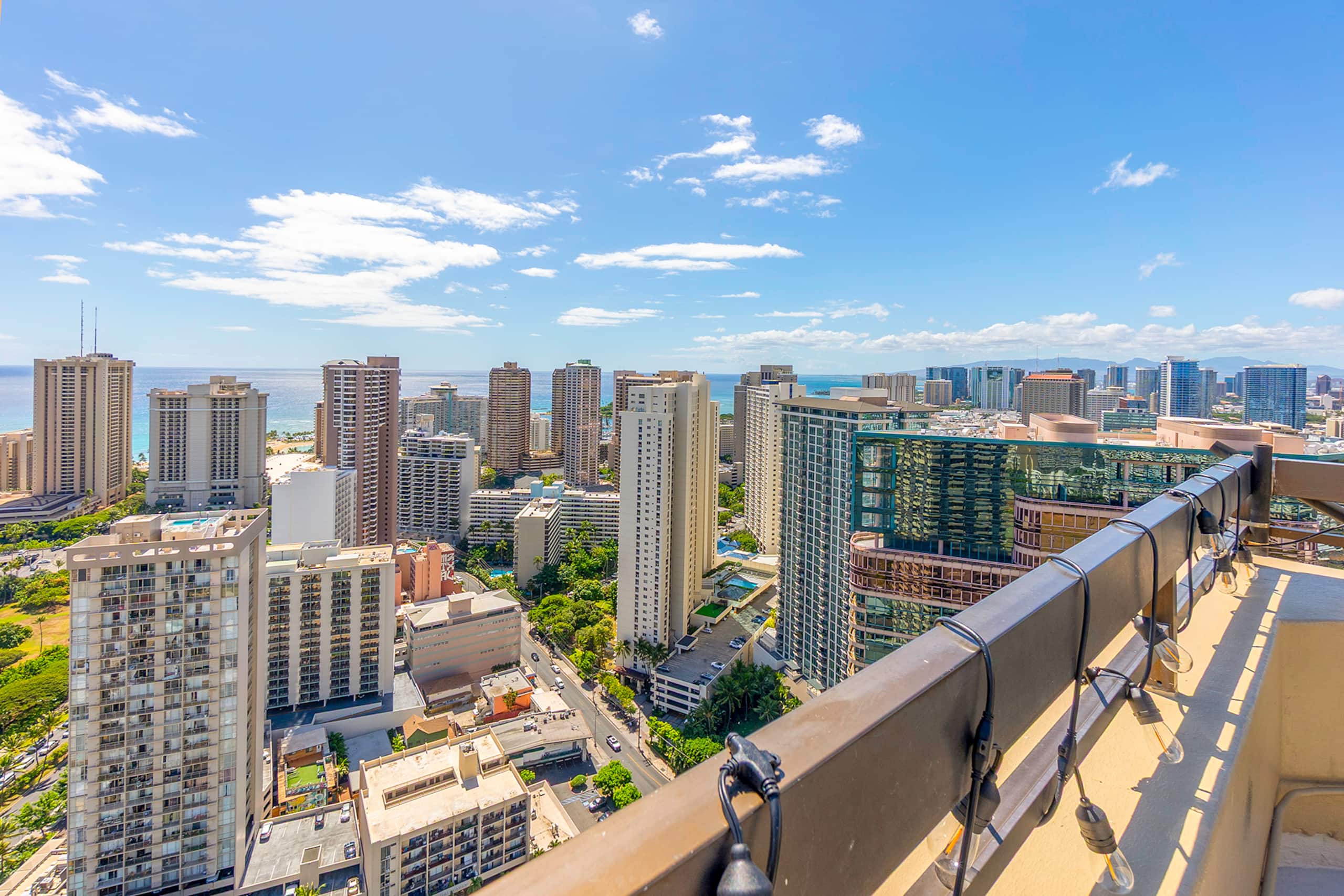 Condo in Honolulu · ★4.56 · 3 bedrooms · 3 beds · 2.5 private baths - Image 26