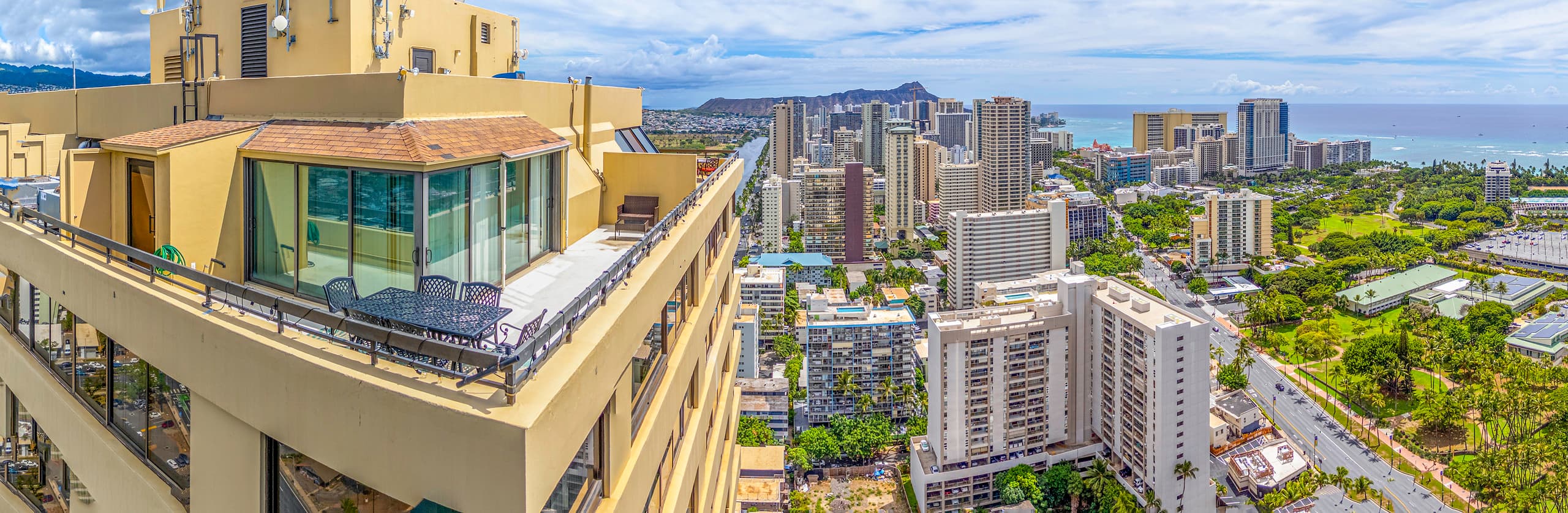 Condo in Honolulu · ★4.56 · 3 bedrooms · 3 beds · 2.5 private baths - Image 55