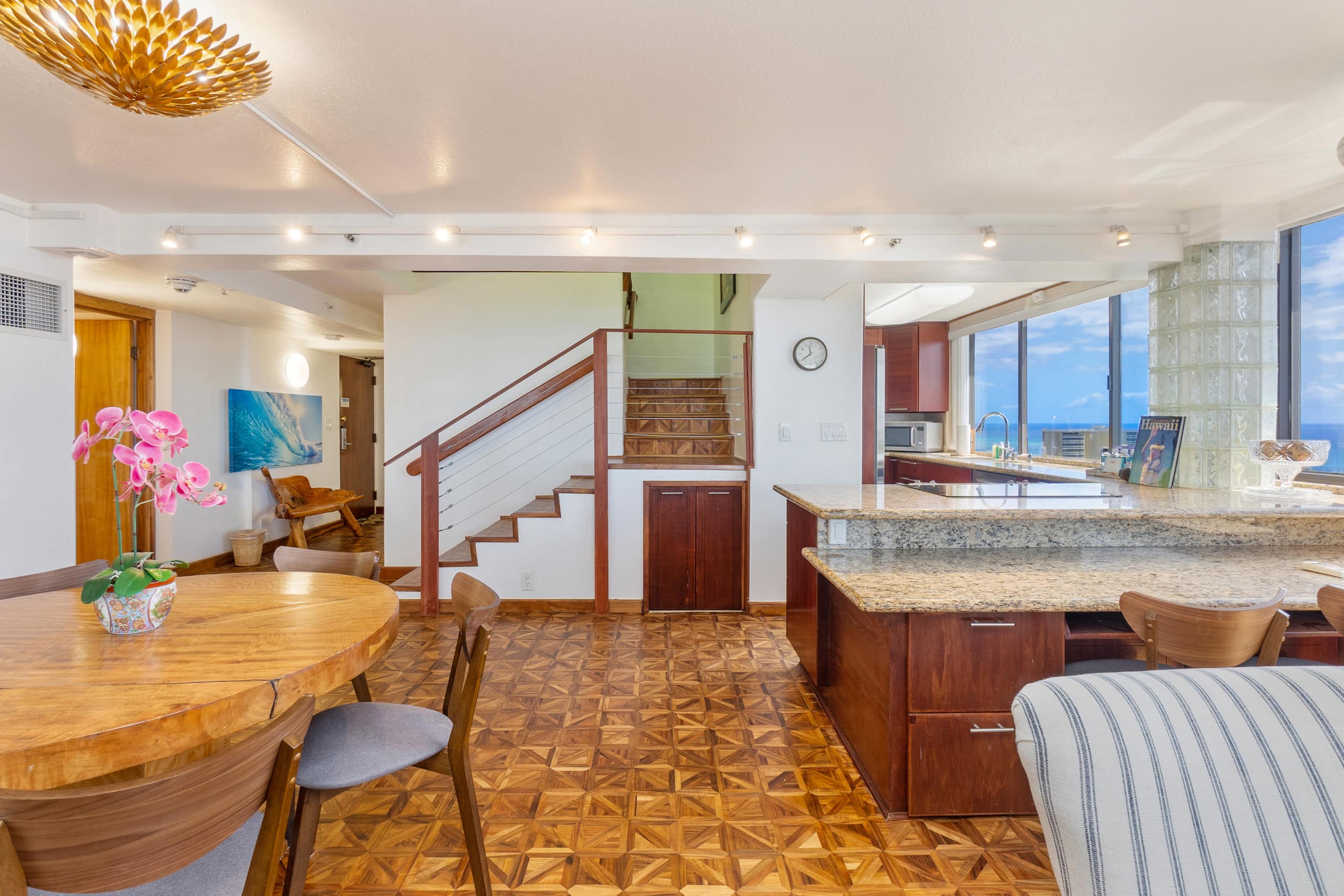 Condo in Honolulu · ★4.56 · 3 bedrooms · 3 beds · 2.5 private baths - Image 14