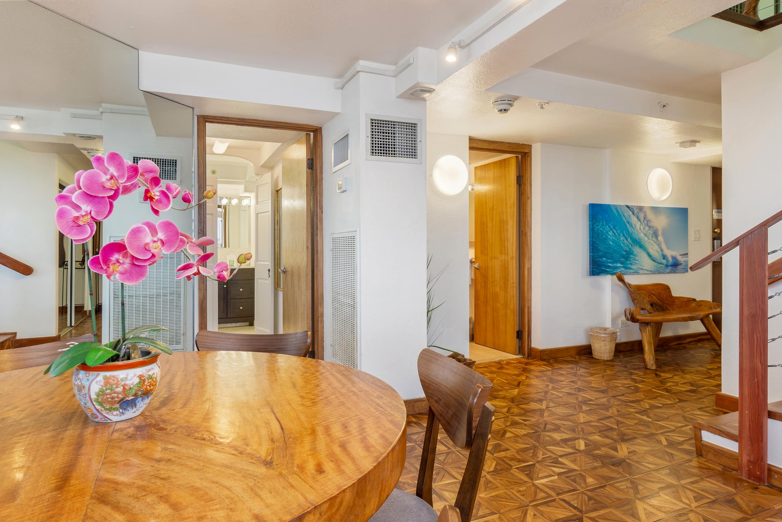 Condo in Honolulu · ★4.56 · 3 bedrooms · 3 beds · 2.5 private baths - Image 27
