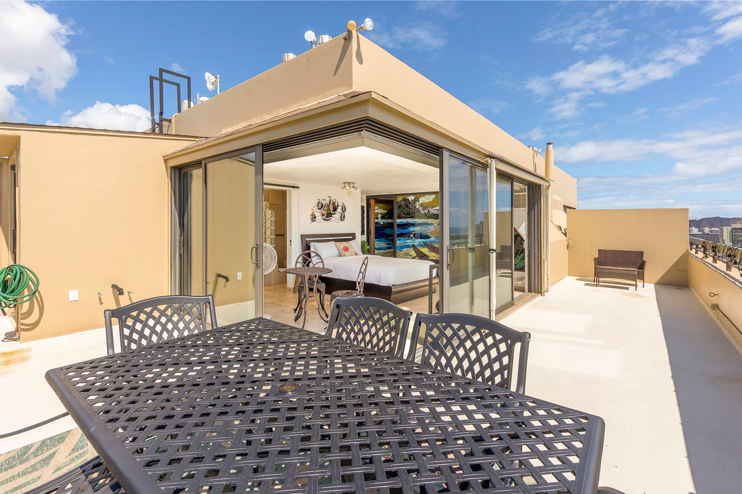 Condo in Honolulu · ★4.56 · 3 bedrooms · 3 beds · 2.5 private baths - Image 23