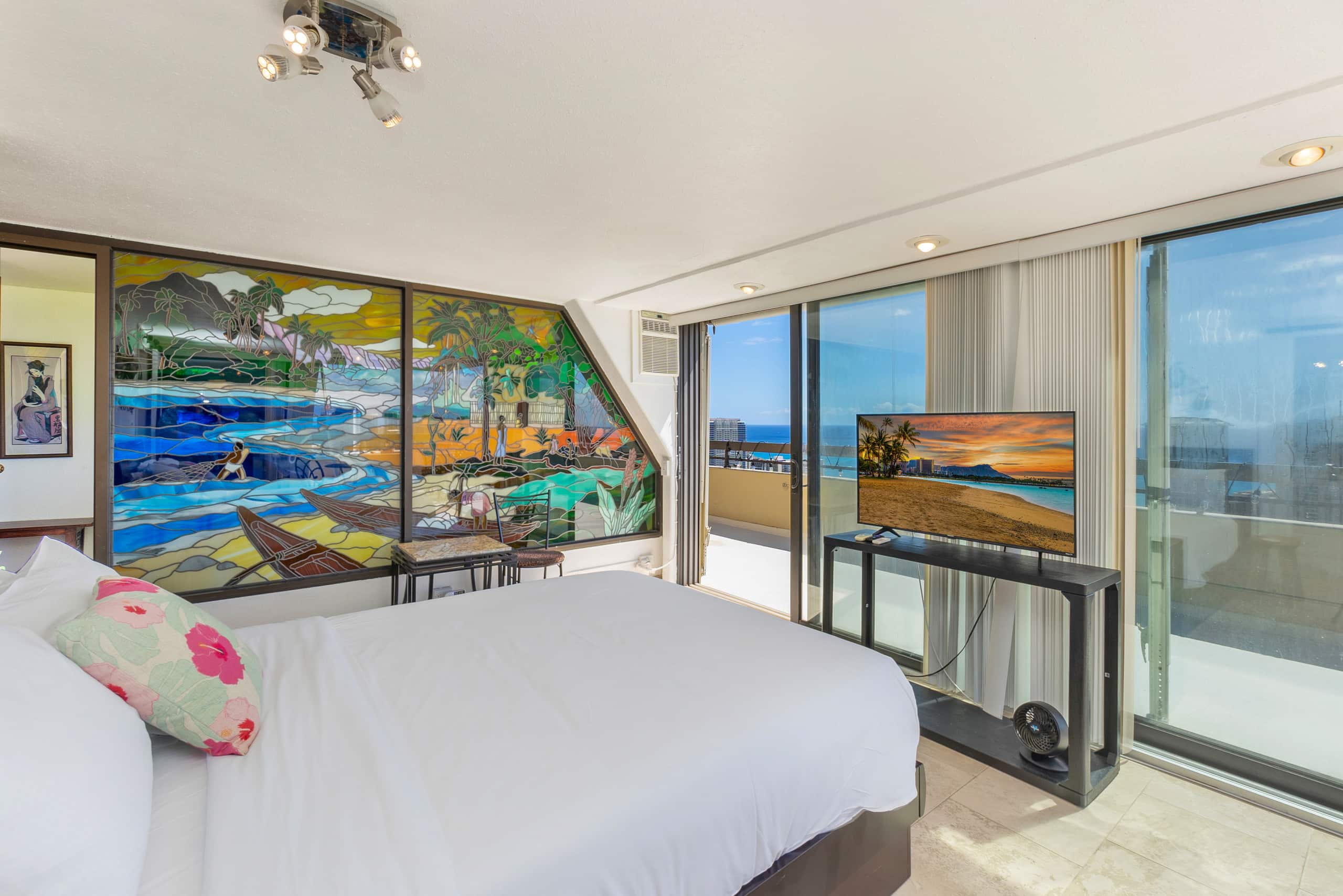 Condo in Honolulu · ★4.56 · 3 bedrooms · 3 beds · 2.5 private baths - Image 21