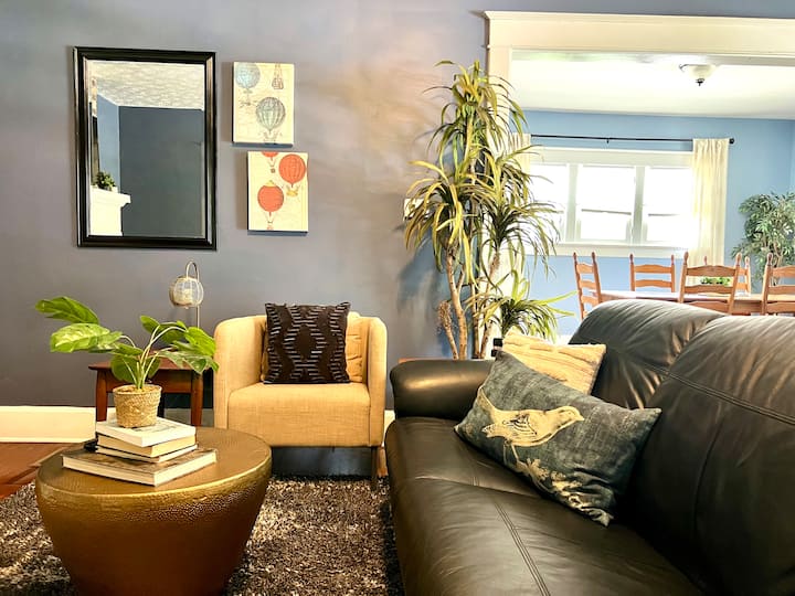 Eclectic Urban Bungalow | Central Location! - Crows Nest, IN