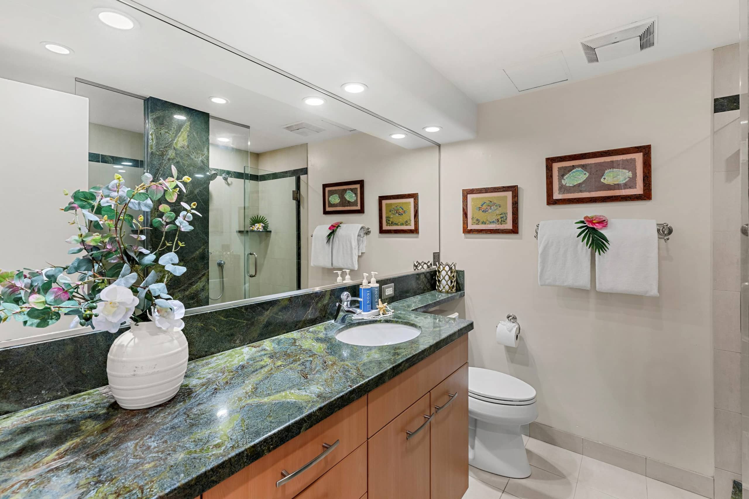 Condo in Lahaina · ★4.75 · 2 bedrooms · 4 beds · 2 baths - Image 38