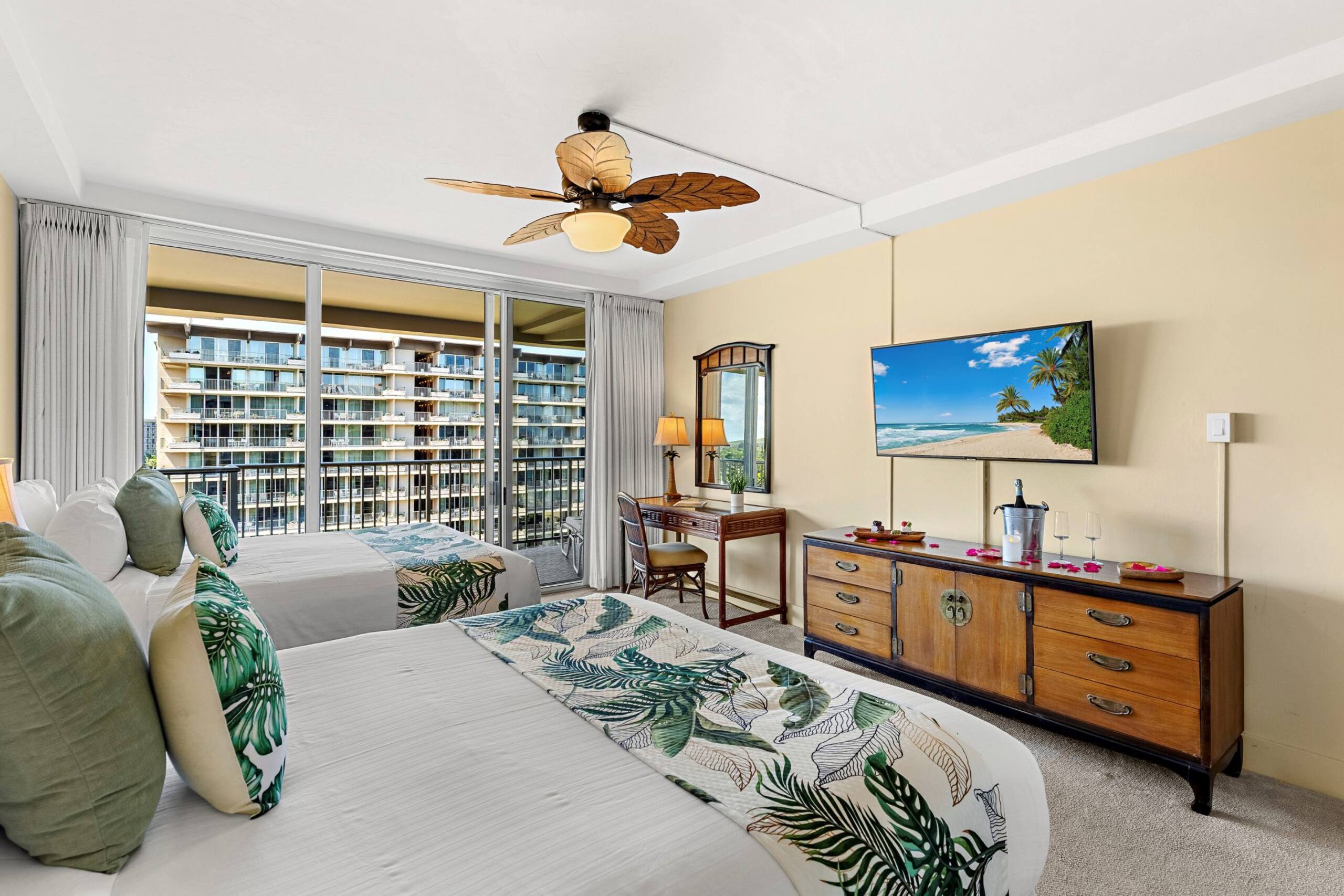 Condo in Lahaina · ★4.75 · 2 bedrooms · 4 beds · 2 baths - Image 32