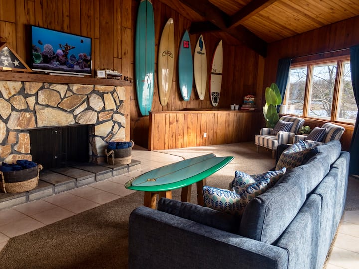 Waterfront Round House View - Islandia, NY