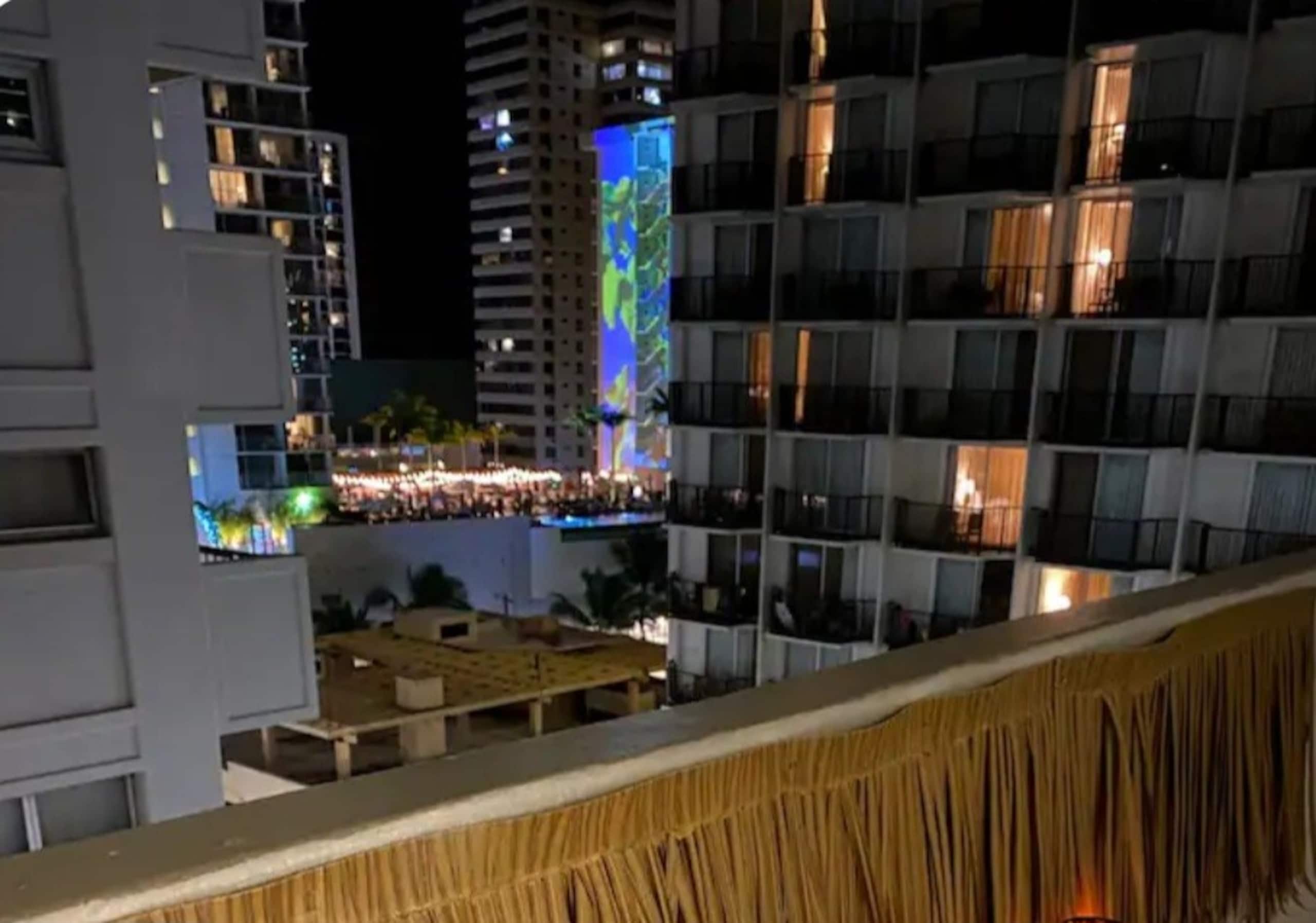 Condo in Honolulu · ★4.8 · Studio · 1 bed · 1 bath - Image 2
