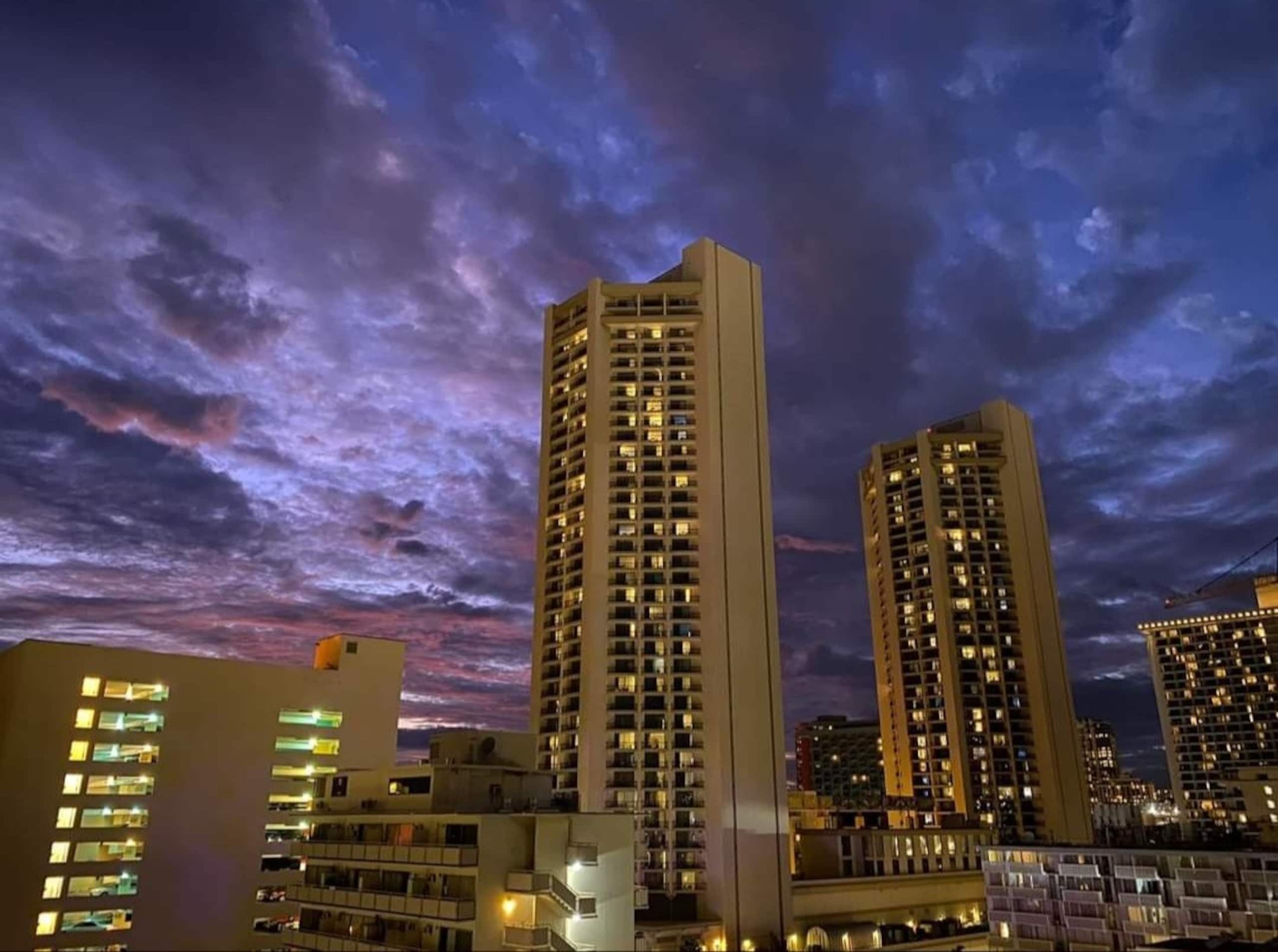 Condo in Honolulu · ★4.8 · Studio · 1 bed · 1 bath - Image 3