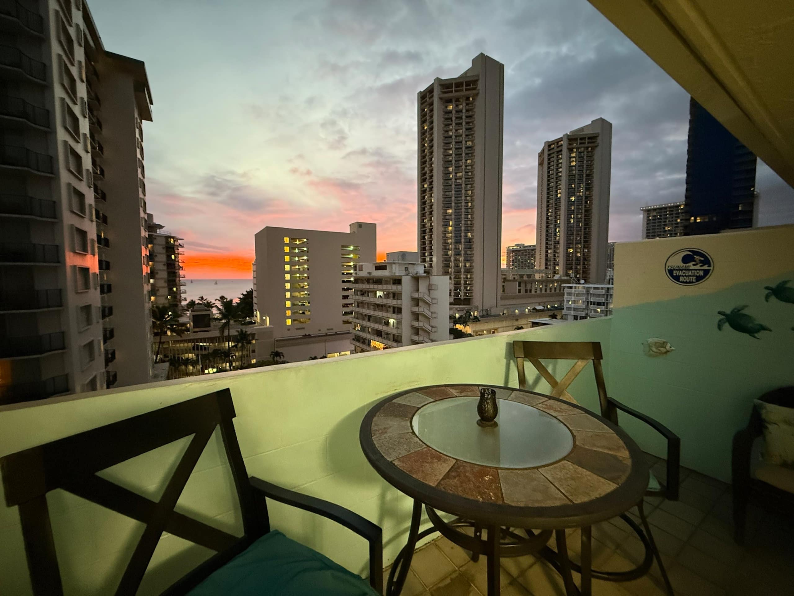 Condo in Honolulu · ★4.8 · Studio · 1 bed · 1 bath - Image 6