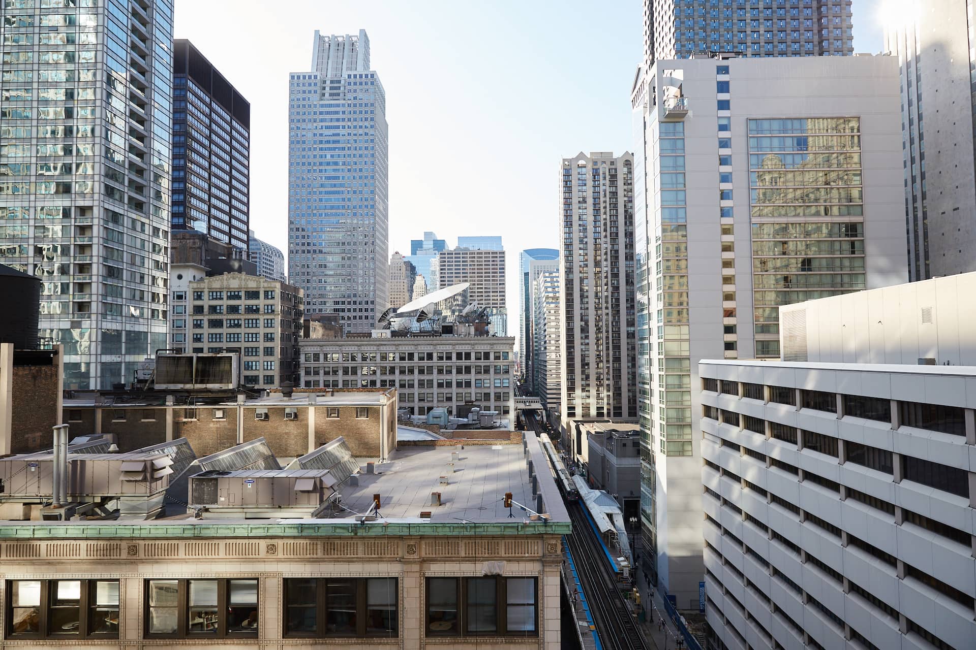 Stylish Corner 2 Bedroom in the Heart of Chicago | — photo 3
