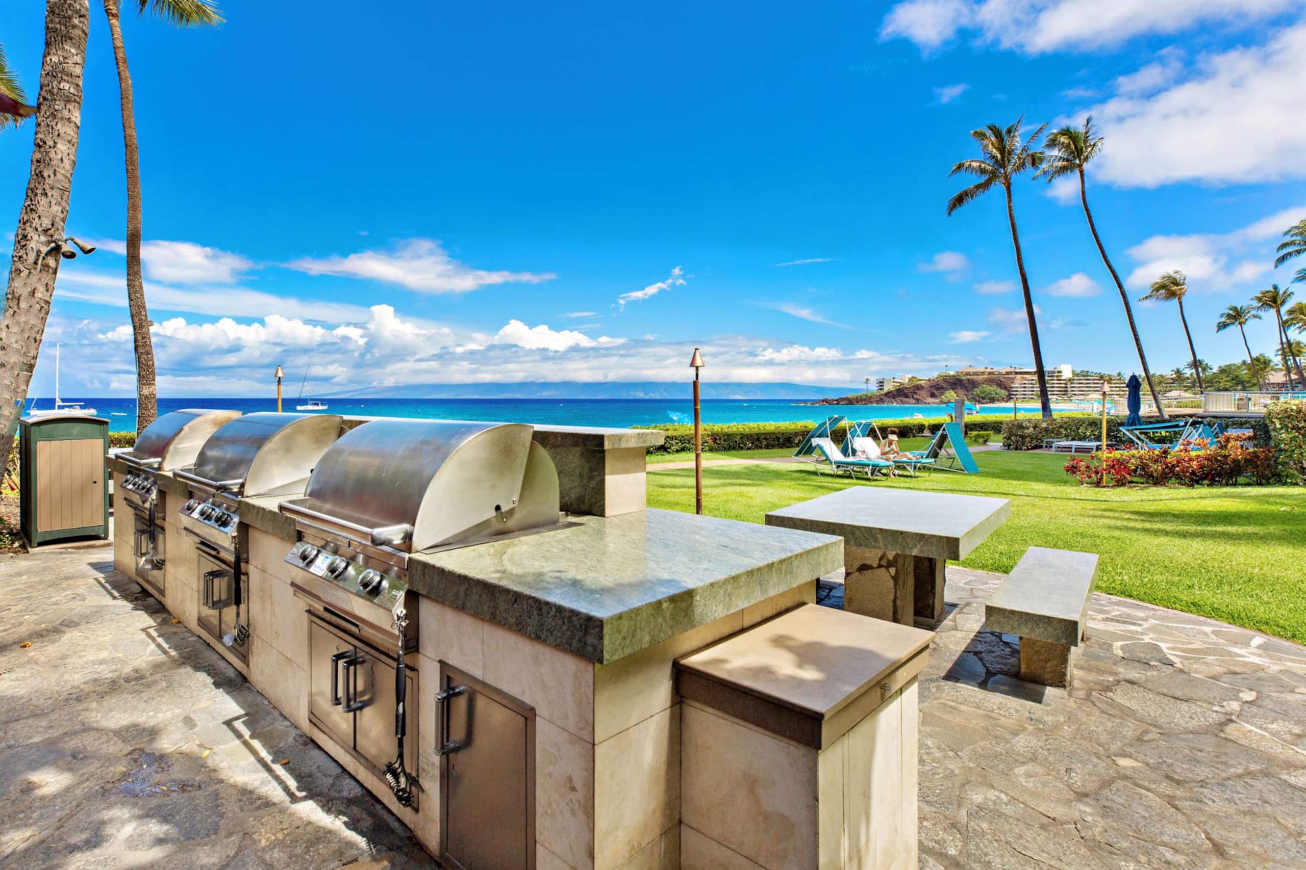 Condo in Lahaina · ★4.88 · Studio · 1 bath - Image 38
