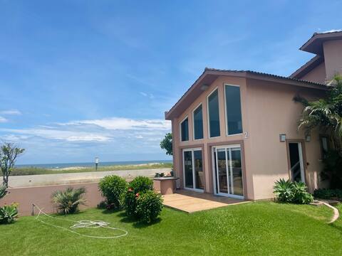 Casa Grande 10 Passos do Mar!