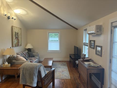 Top performing Airbnb: Cozy Weaverville Guest House in Weaverville