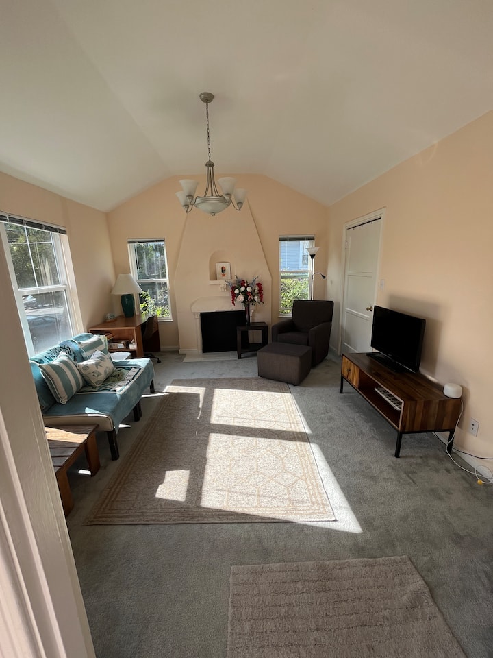 Sunny, Spacious Unit; Bart, Many Amenities (Apt) - El Cerrito, CA