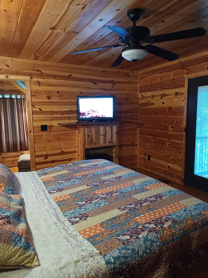 King bed, TV with Roku &/or Smart tv, electric fireplace, ceiling fan.
