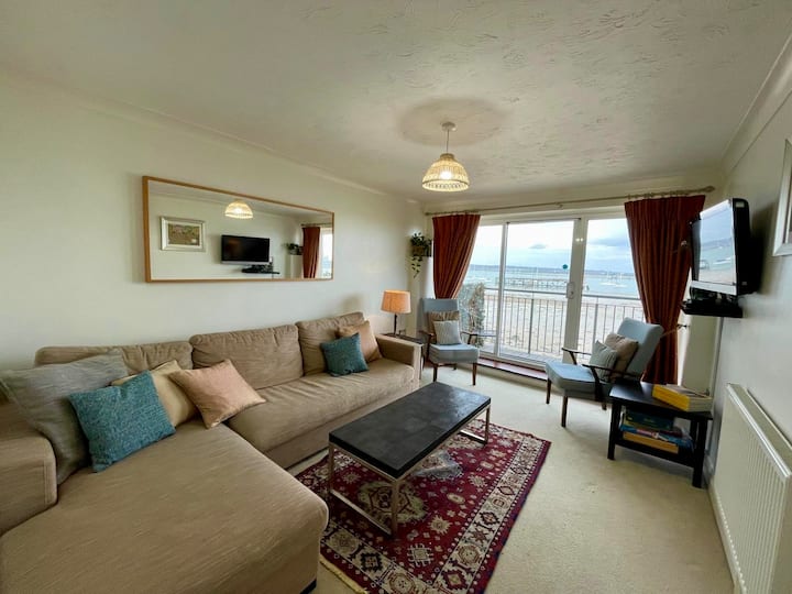 Pano Sea Views & Beach Access At Powderkeg Cottage - Gosport