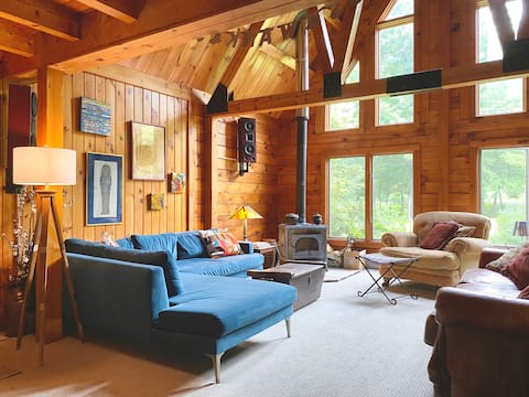 Spruced Moose Lodge & Treehouse w/ New Hot Tub!